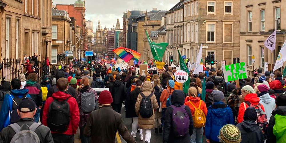 Glasgow protesta contra la inacción y reclama justicia climática durante la #COP26