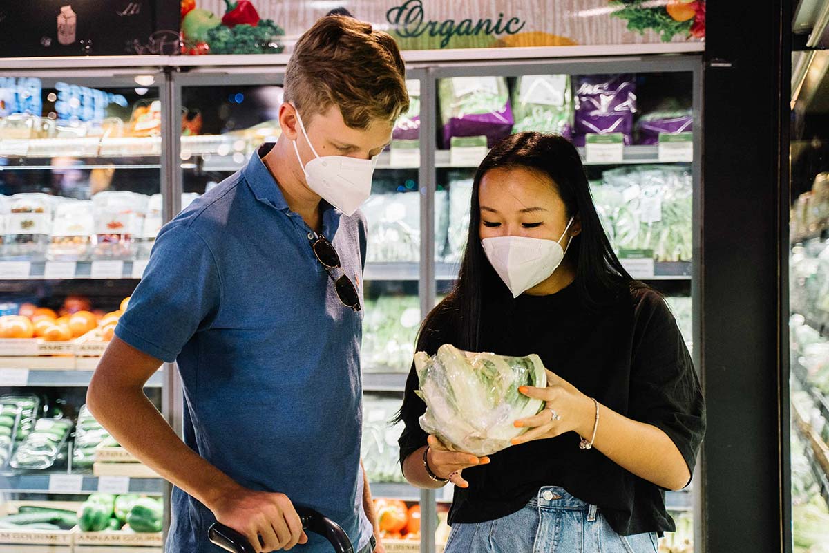 Mirar las etiquetas de los alimentos, la microtendencia entre los millenials concienciados con su salud y la del planeta