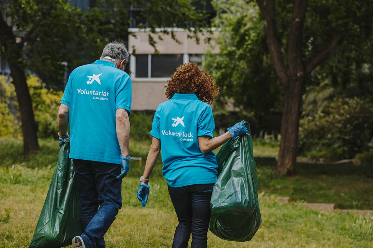 Voluntarios de CaixaBank en Barcelona impulsan  actividades medioambientales con colectivos vulnerables